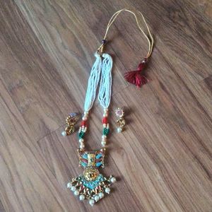 NWT. Pearl Necklace set